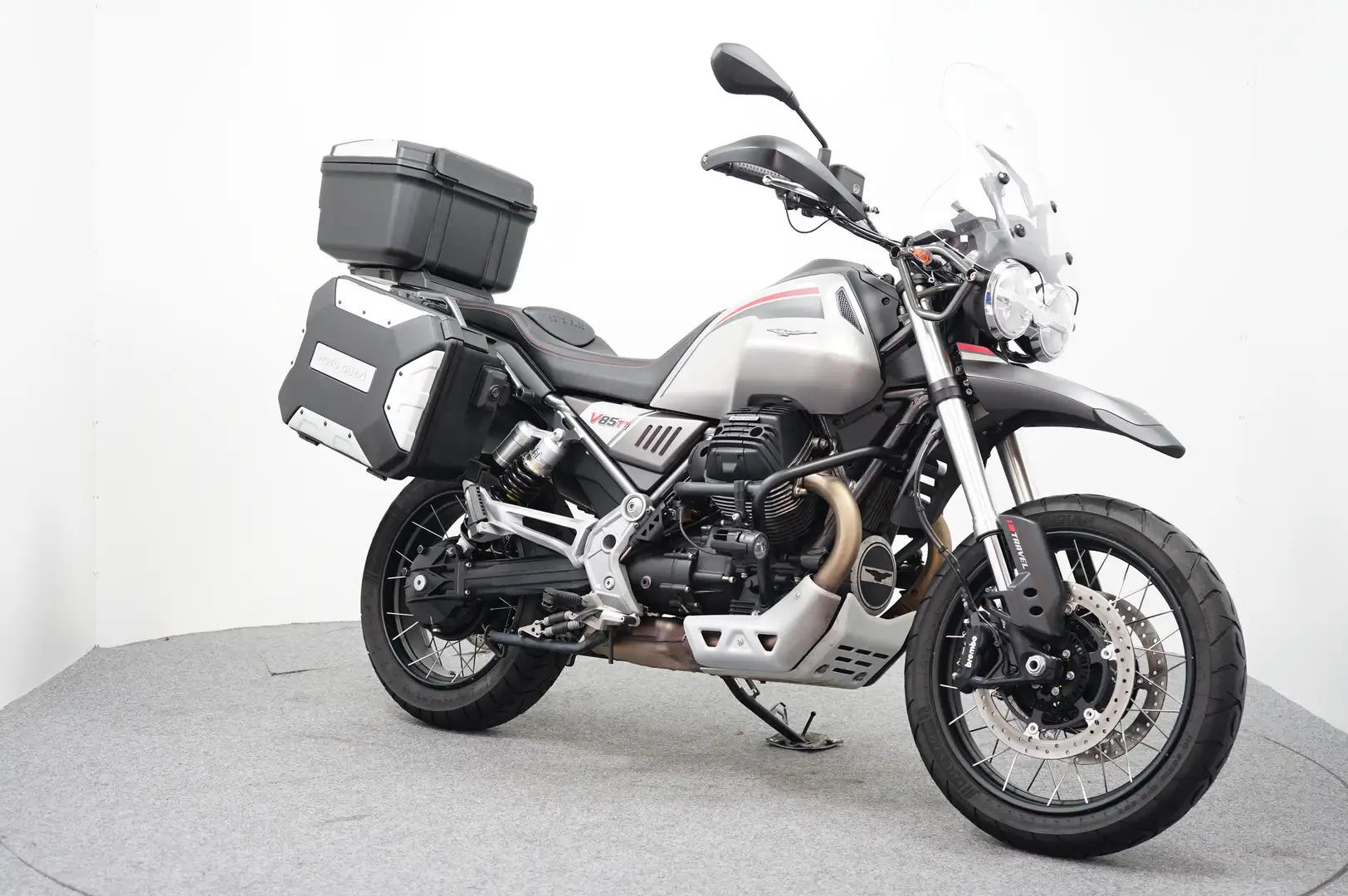 Moto Guzzi V 85 TRAVELER - 2