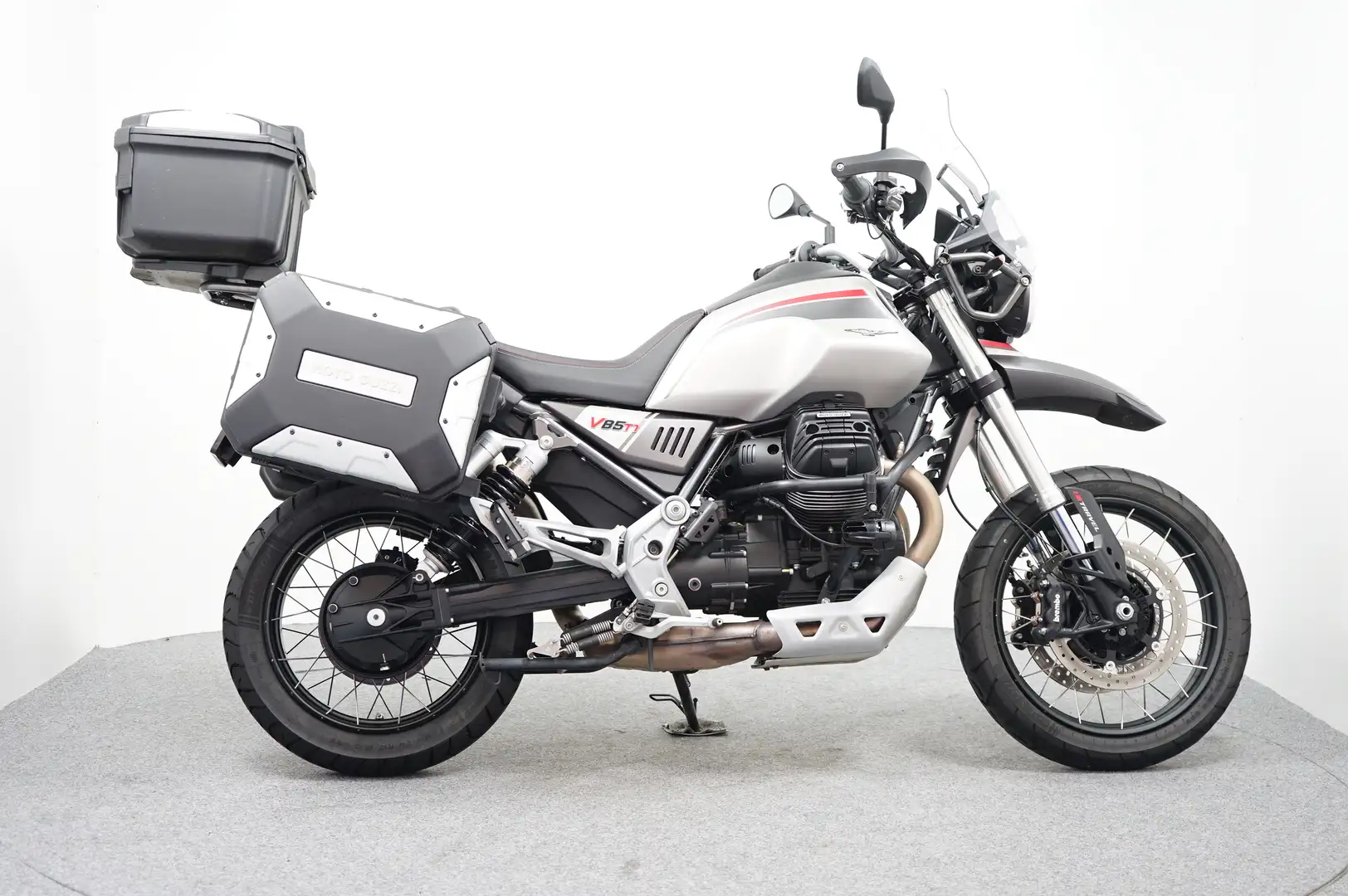 Moto Guzzi V 85 TRAVELER - 1