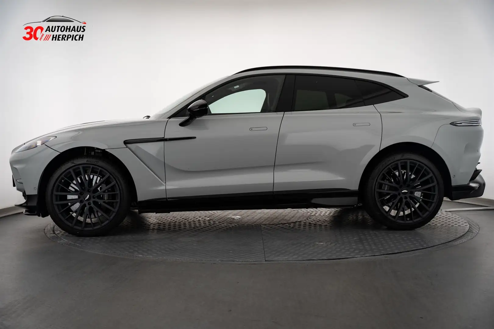 Aston Martin DBX 707 23 Apex Grey Inspire Sport Carbon Grau - 2