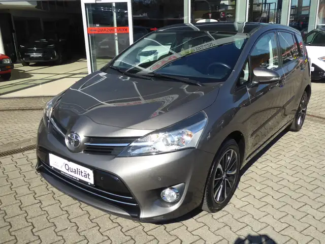 Toyota Verso Comfort 1,8 l + AHK + Standheizung + Panoramadach