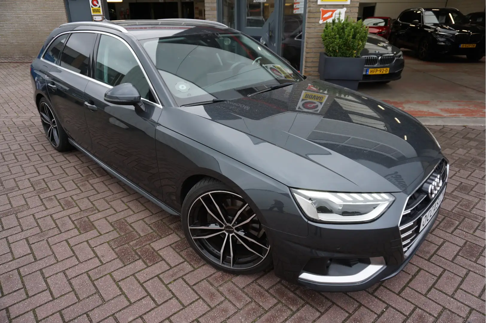 Audi A4 Avant 40 TFSI Prestige Tour Plus Automaat Gris - 1