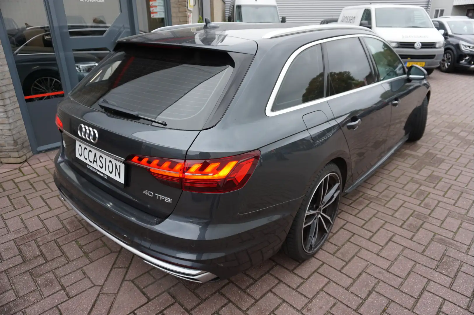 Audi A4 Avant 40 TFSI Prestige Tour Plus Automaat Gris - 2