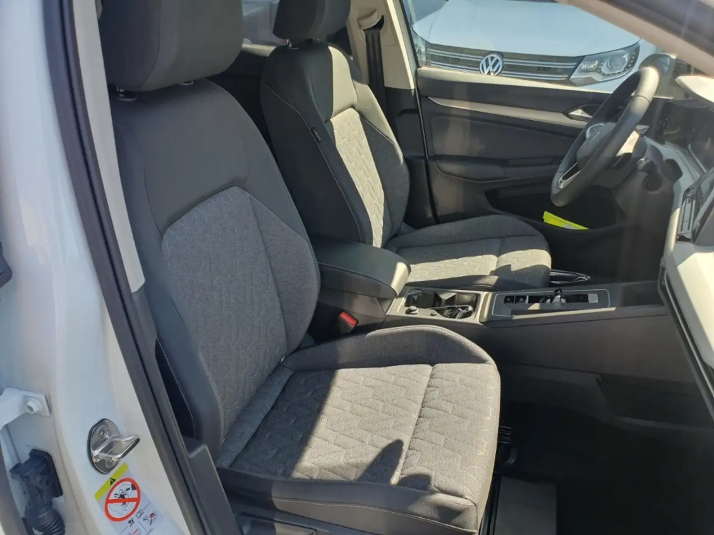 Volkswagen Golf VIII Move eTSI 1.5 HUD Navi digitales Cockpit LED Weiß - 2