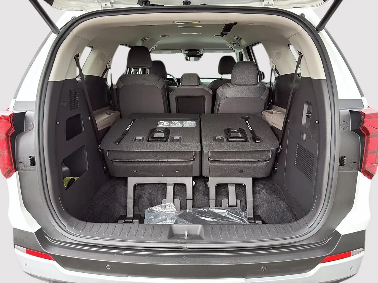 Kia Carnival снимка Kia Carnival