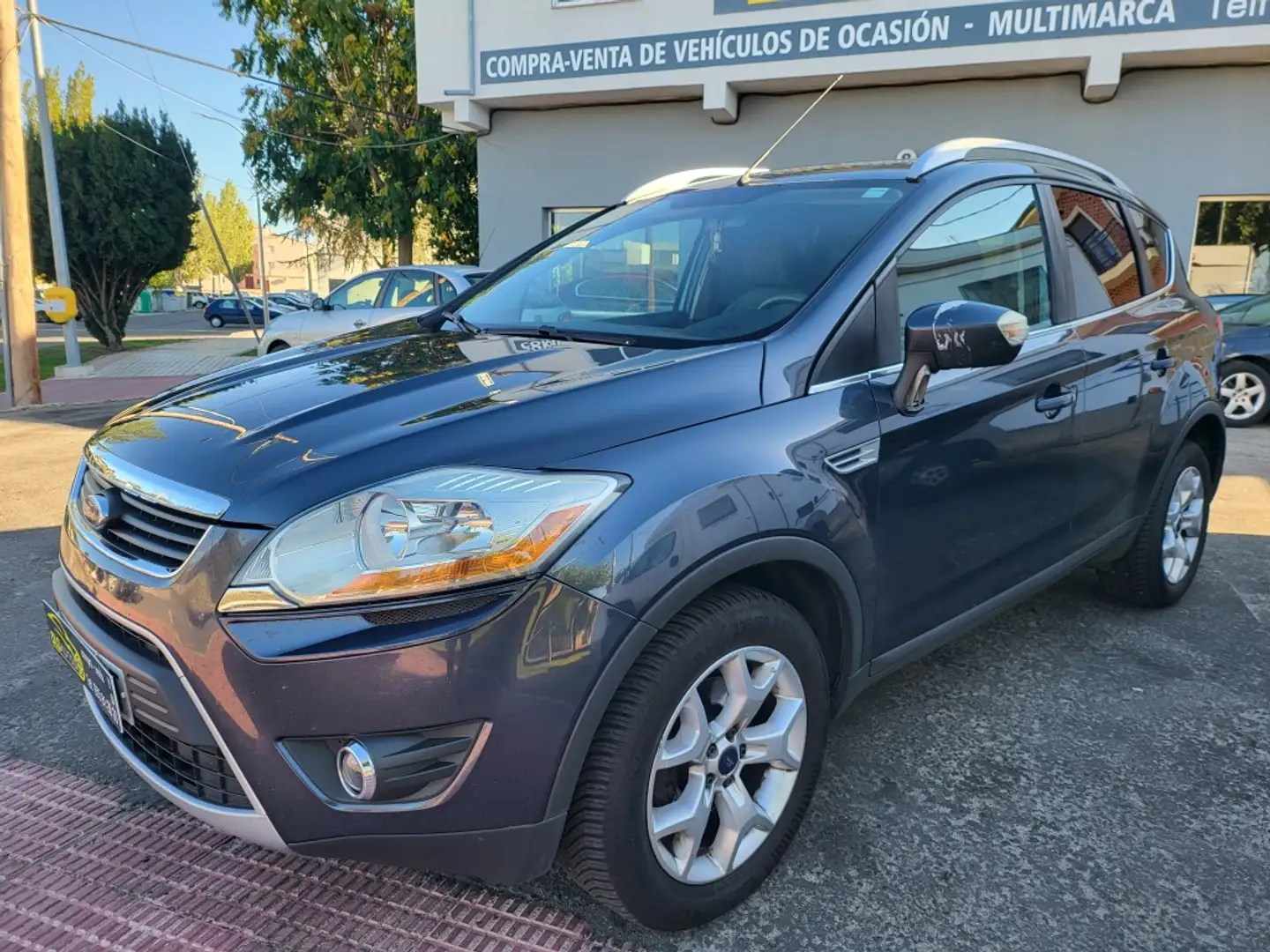 Ford Kuga 2.0TDCI Titanium 2WD Gris - 1