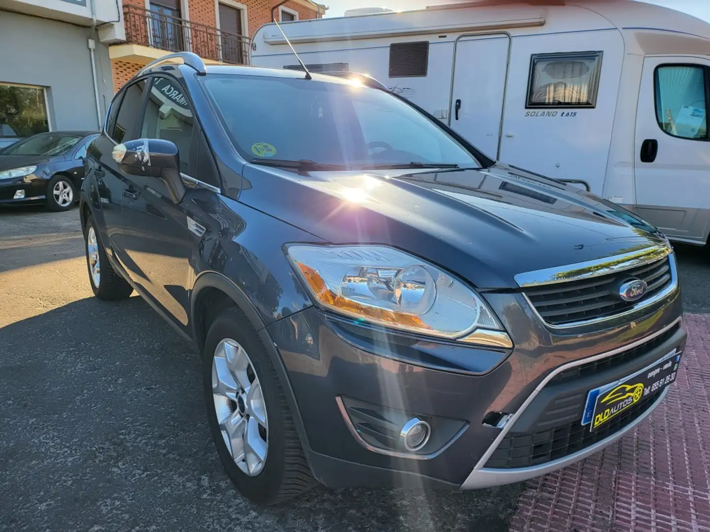 Ford Kuga 2.0TDCI Titanium 2WD Gris - 2