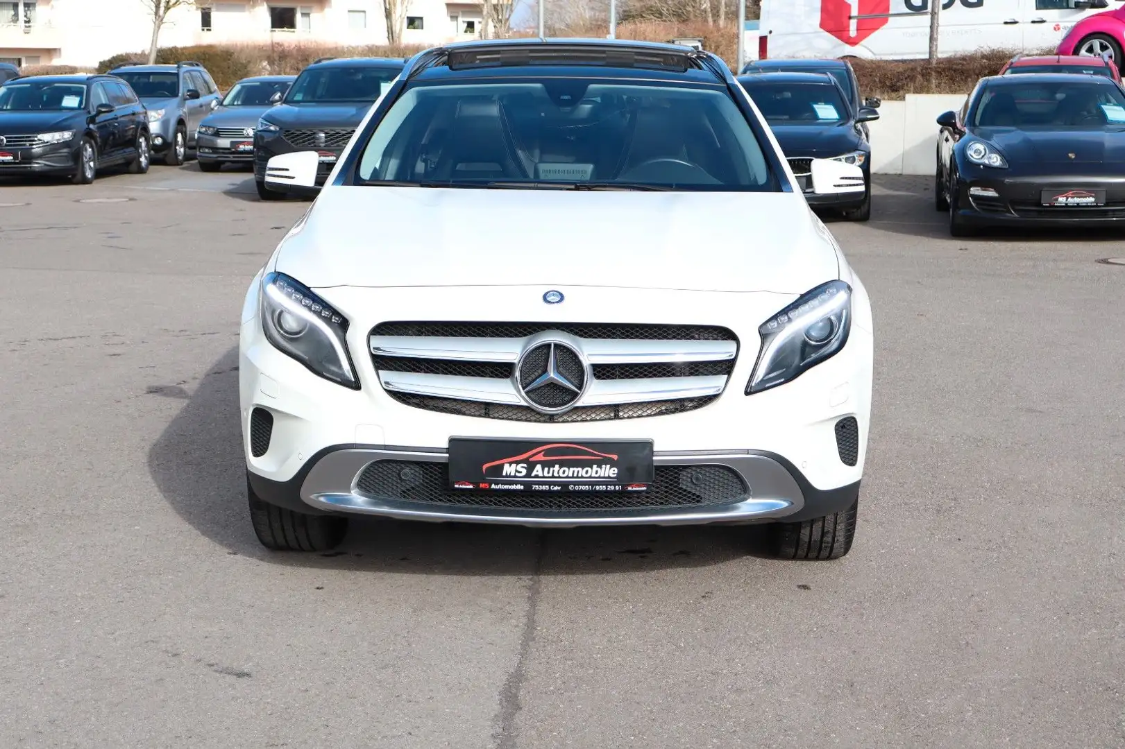 Mercedes-Benz GLA 180 7G Urban Navi_Pano_Kamera_Xenon_PDC Blanc - 2