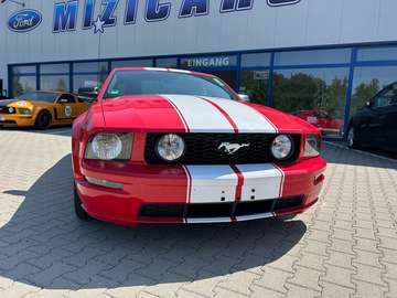 Coupe GT rot mit weißen Streifen