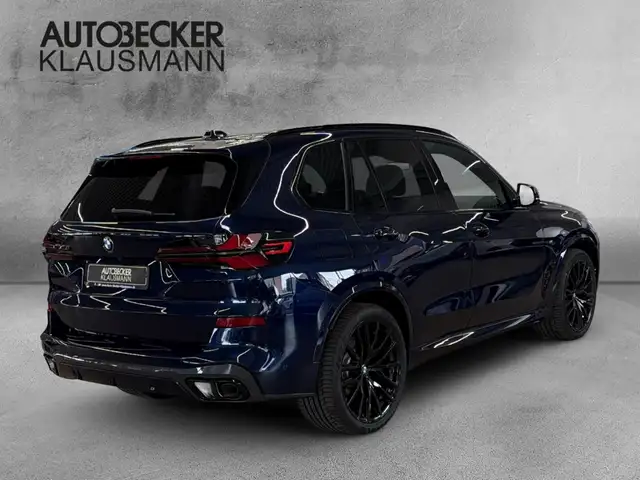 BMW X5 view 2