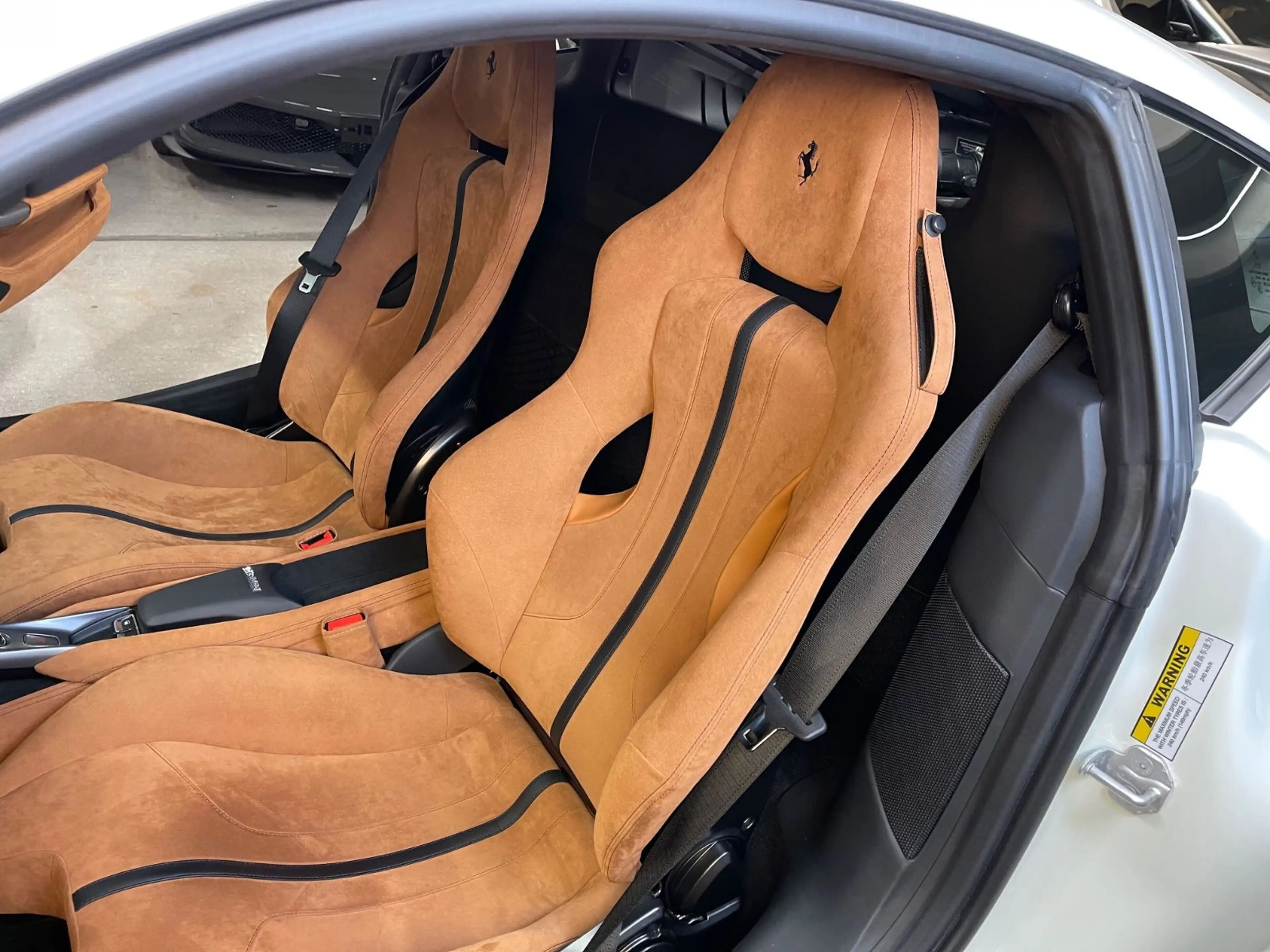 Ferrari F8 Tributo 1.HAND*LIFT*RACINGSITZE L*LED*24M-GAR — photo 11
