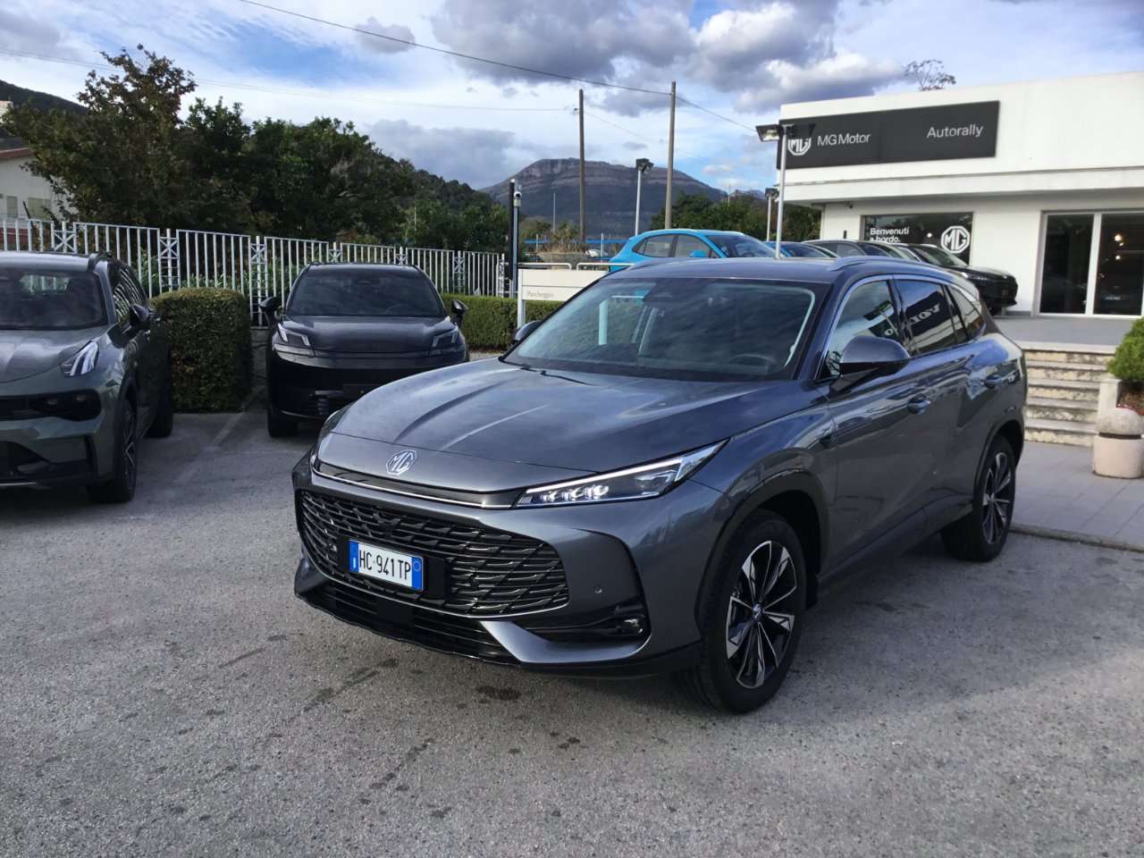 MG HS 1.5 HYBRID LUXURY