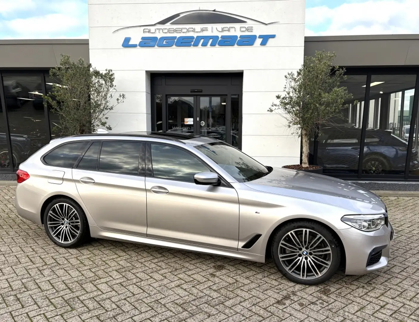 BMW 520 5-serie Touring 520i High Executive M-pakket Pano Gris - 2