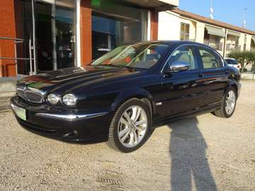 3.0 V6 24V cat Executive