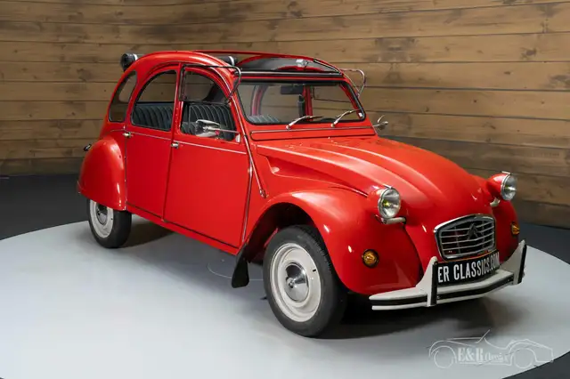 Citroen 2CV view 4