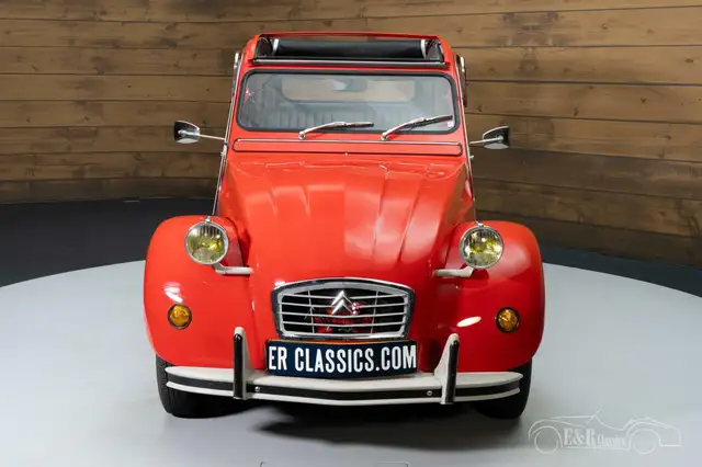 Citroen 2CV view 5