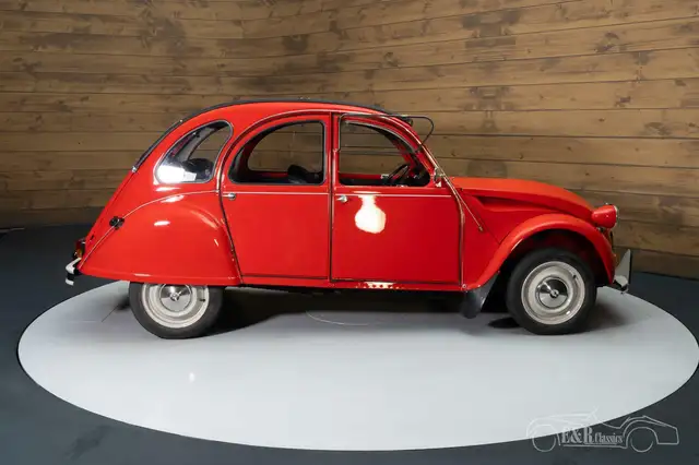 Citroen 2CV view 11