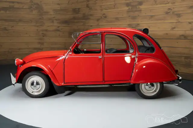 Citroen 2CV view 7