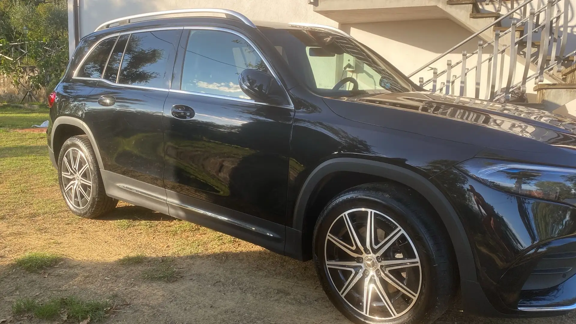 Mercedes-Benz EQB 250 Premium Plus AMG tetto panoramico - 2