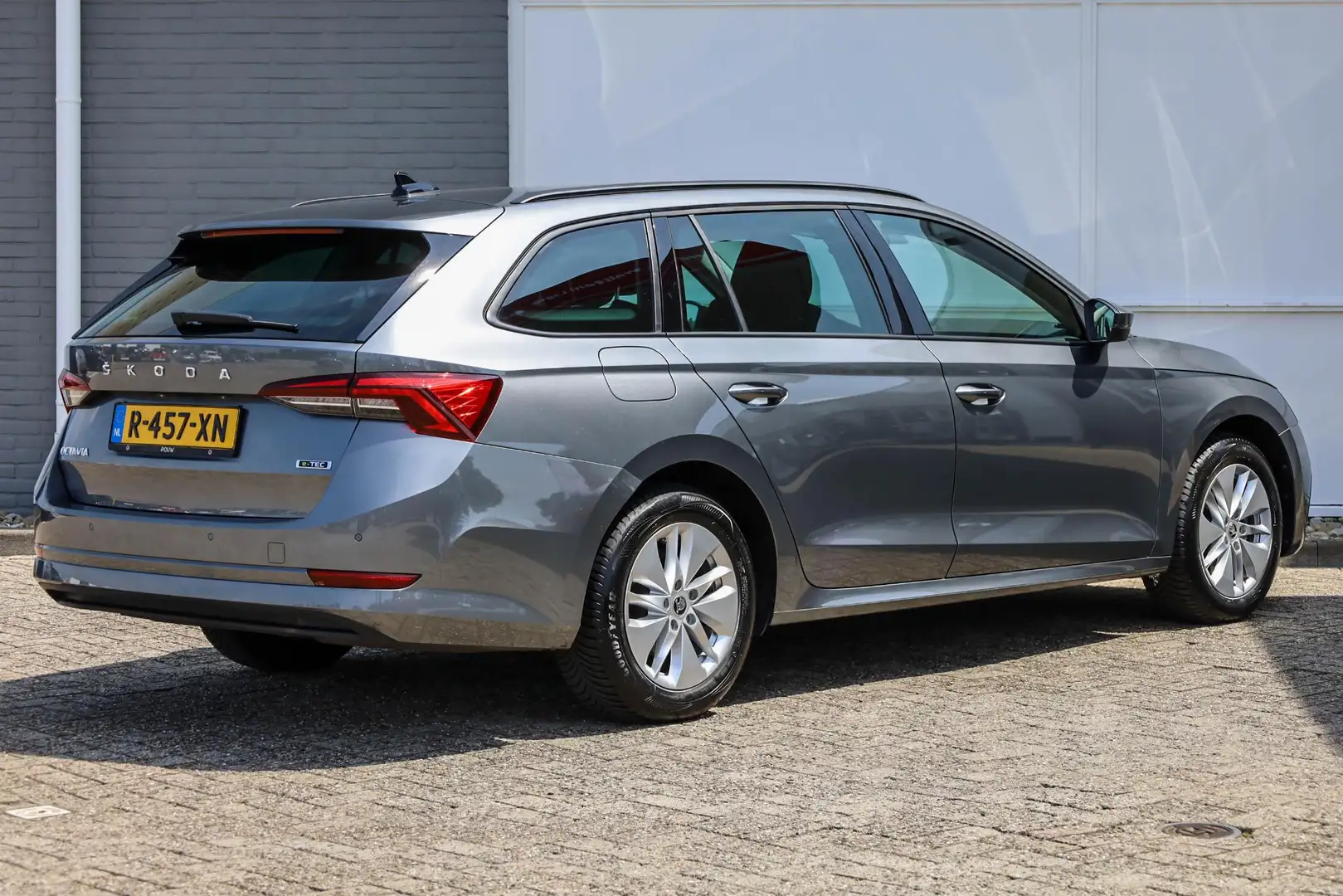 Skoda Octavia Combi 1.0 e-TSI 110pk DSG Ambition | Climate Contr Grijs - 2