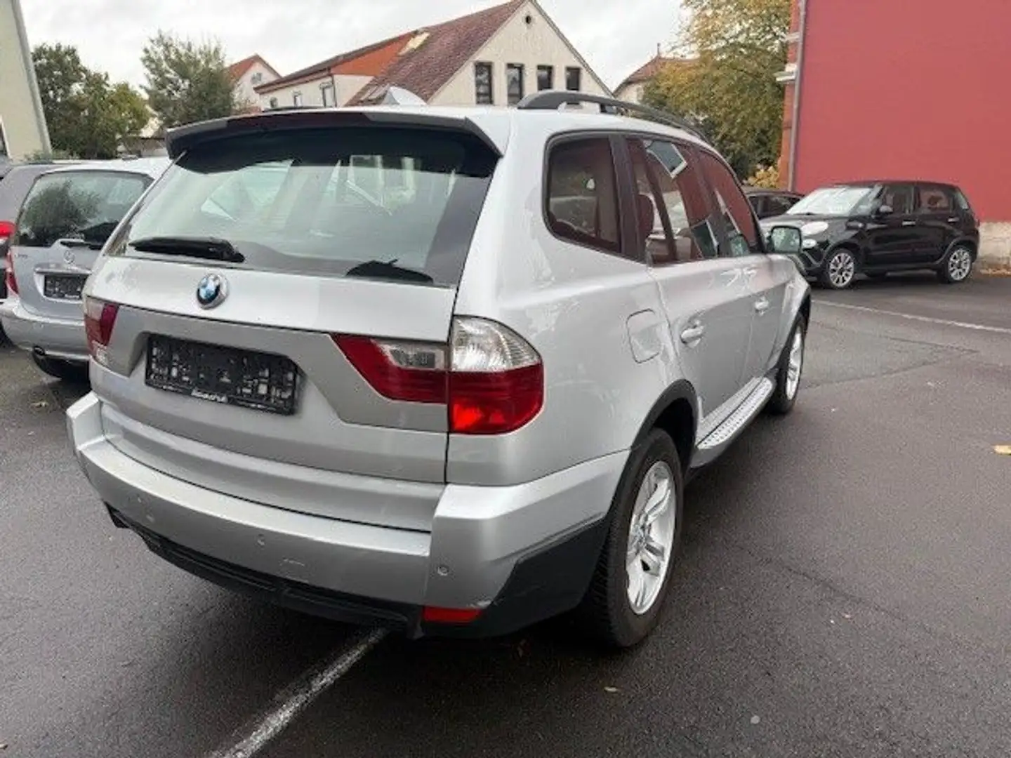 BMW X3 2.0i Navi AHK Panorama Silber - 2