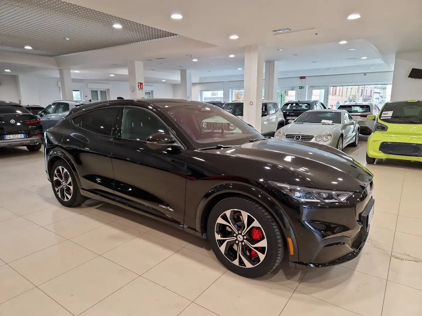 Ford Mustang Mach-E AWD Premium 269cv Pelle Fari LED Tetto Panoramico Nero - 2