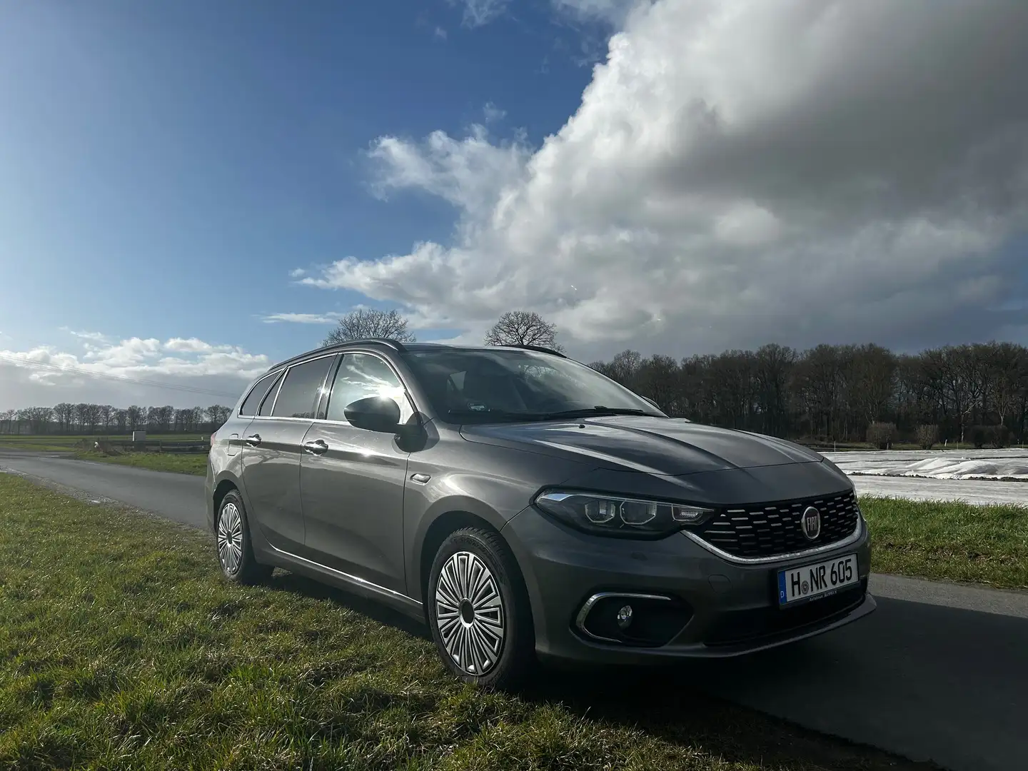 Fiat Tipo Tipo Diesel 5-Türer 1.6 MultiJet Lounge Grau - 1
