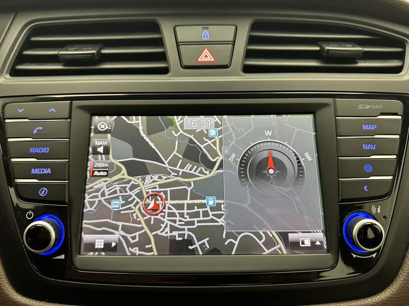 Hyundai i20 blue Trend "1 HAND-NAVI-CAM-MULTI-SITZH-ALU" — photo 14