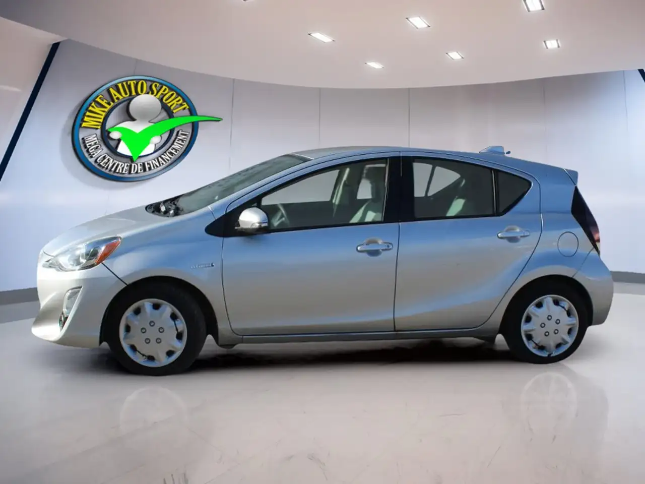 Toyota Prius c снимка Toyota Prius c