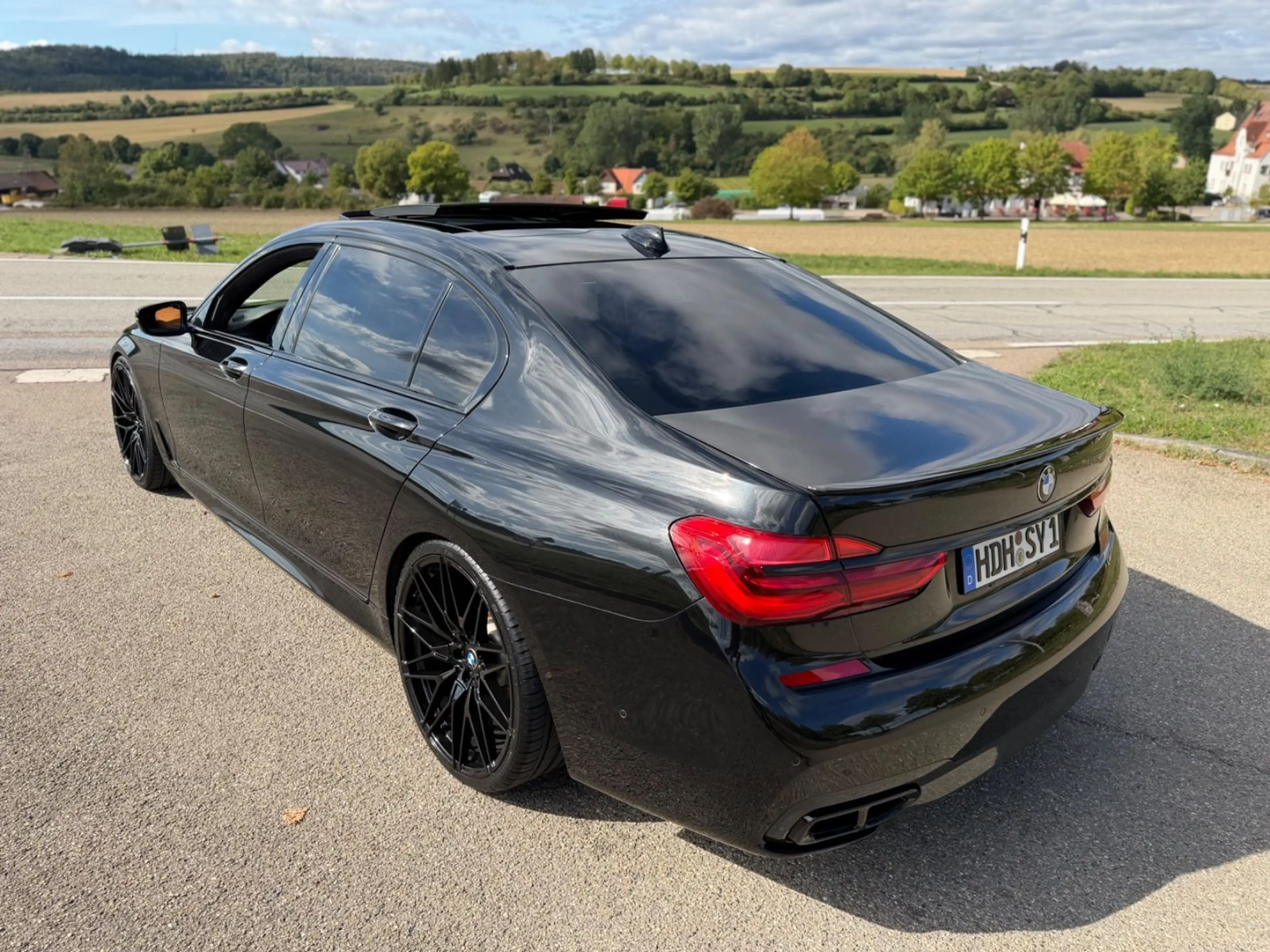 BMW 750 *M/G12/750Li*22.Zoll*All Black/Understatement — photo 5