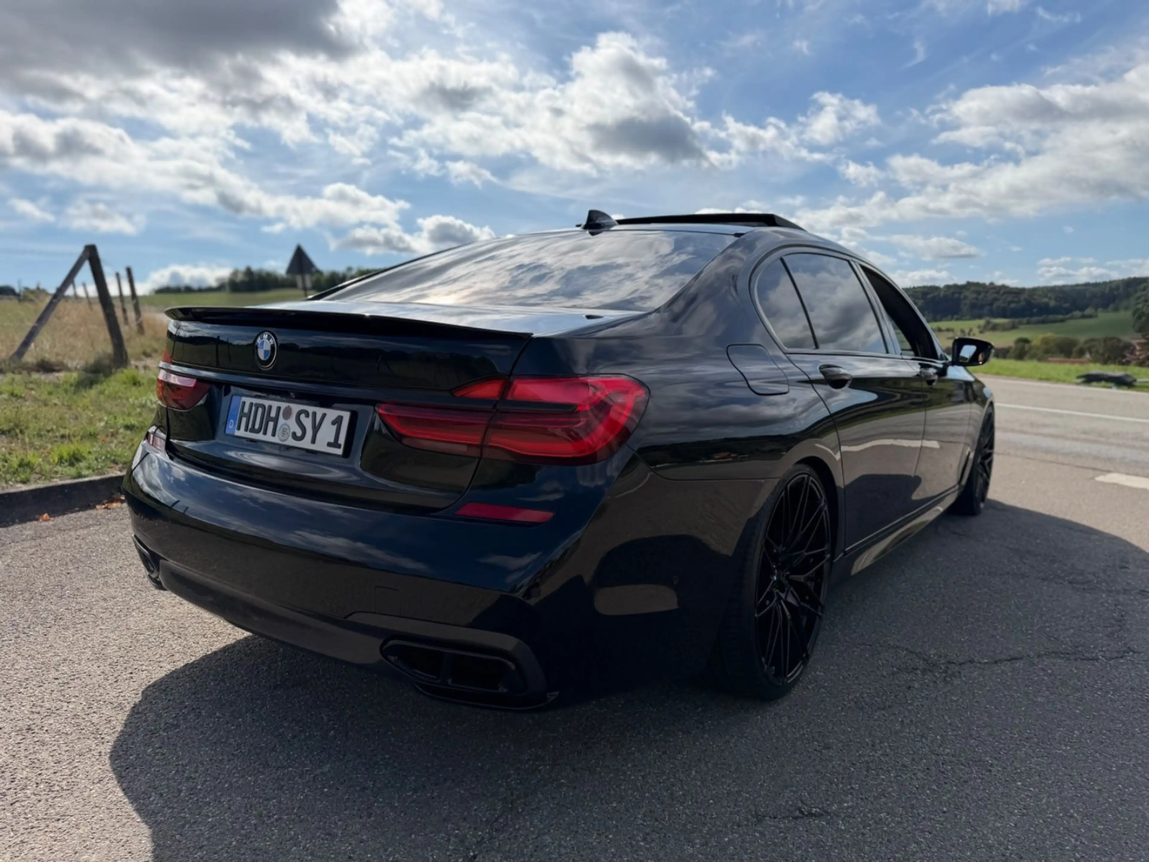BMW 750 *M/G12/750Li*22.Zoll*All Black/Understatement — photo 2