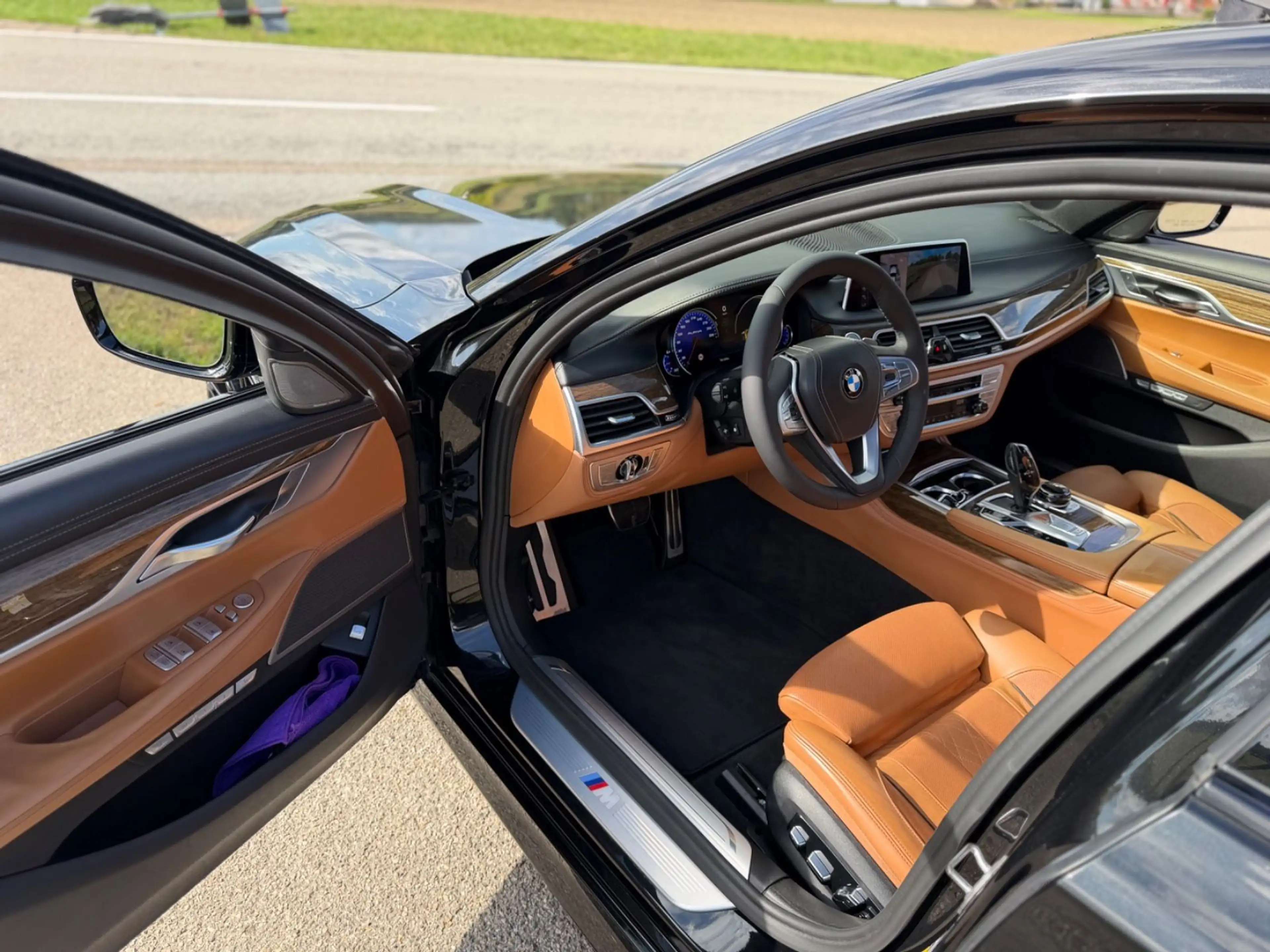 BMW 750 *M/G12/750Li*22.Zoll*All Black/Understatement — photo 14