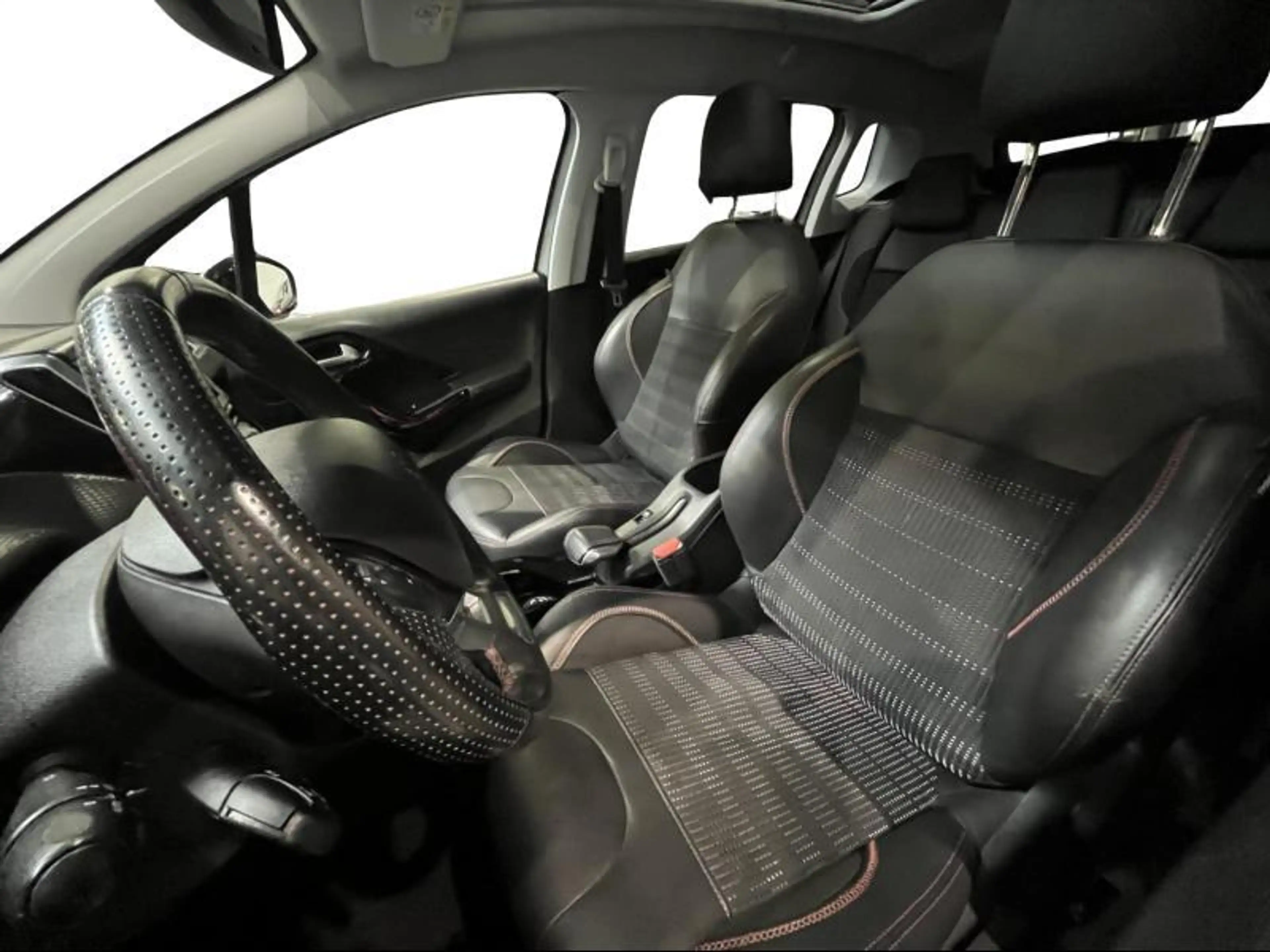 Peugeot 2008 GT Line | Camera | Carplay | — photo 13