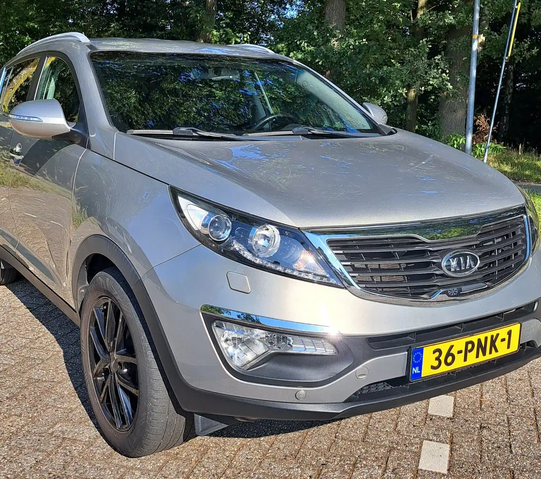 Kia Sportage 2.0 X-clusive — photo 1 of 15
