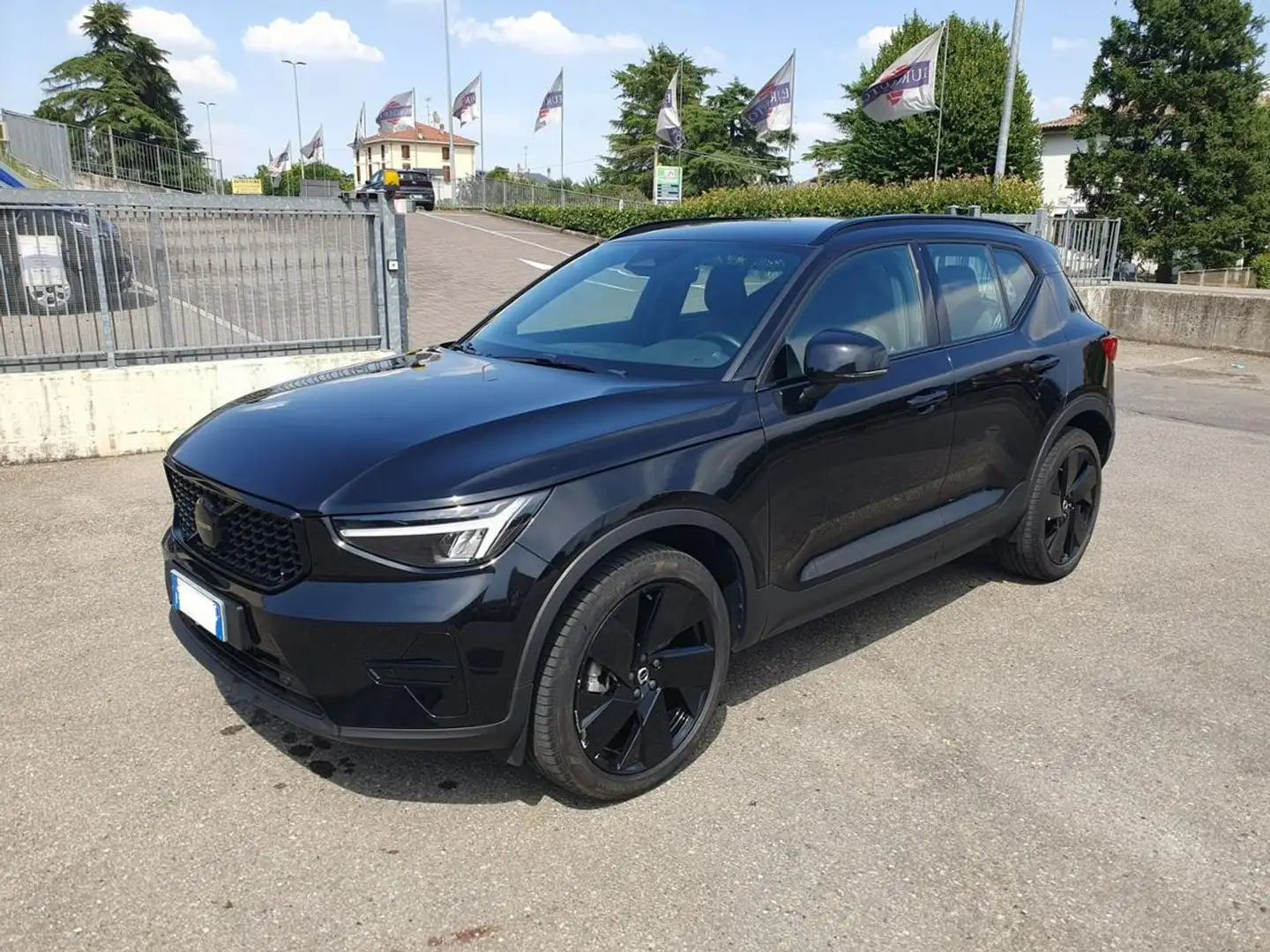 Volvo XC40 B3 automatico Plus Black Edition N1 Nero - 2