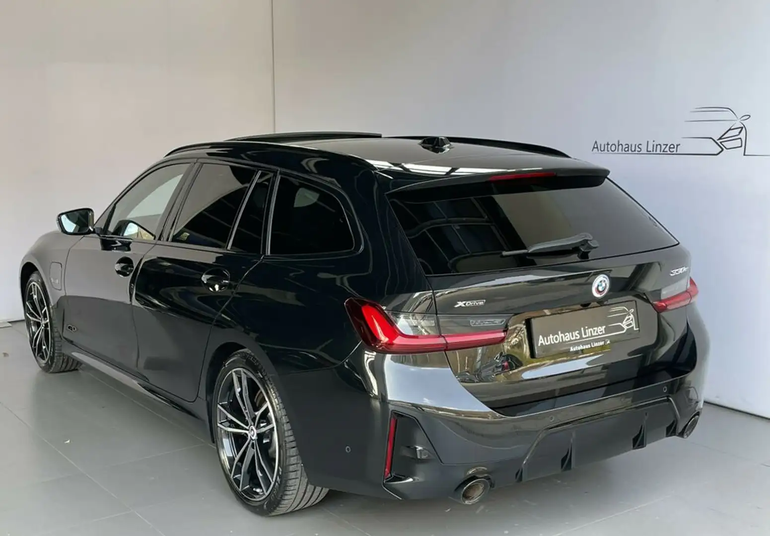 BMW 330 e xDrive M *LED*ACC*PANO*LenkradH*AHK*HuD*MEMO* Schwarz - 2