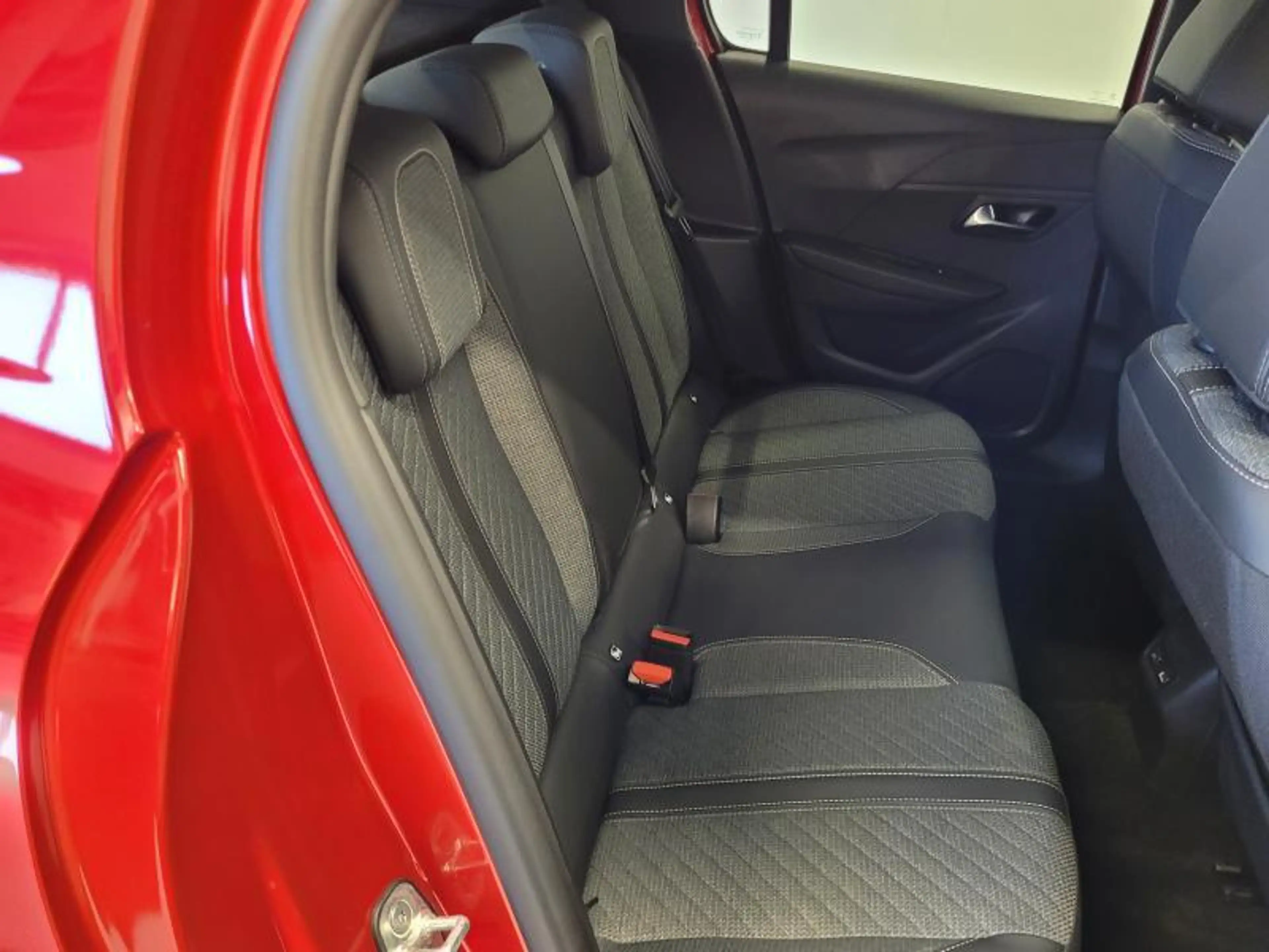 Peugeot 208 12 Turbo Allure — photo 12