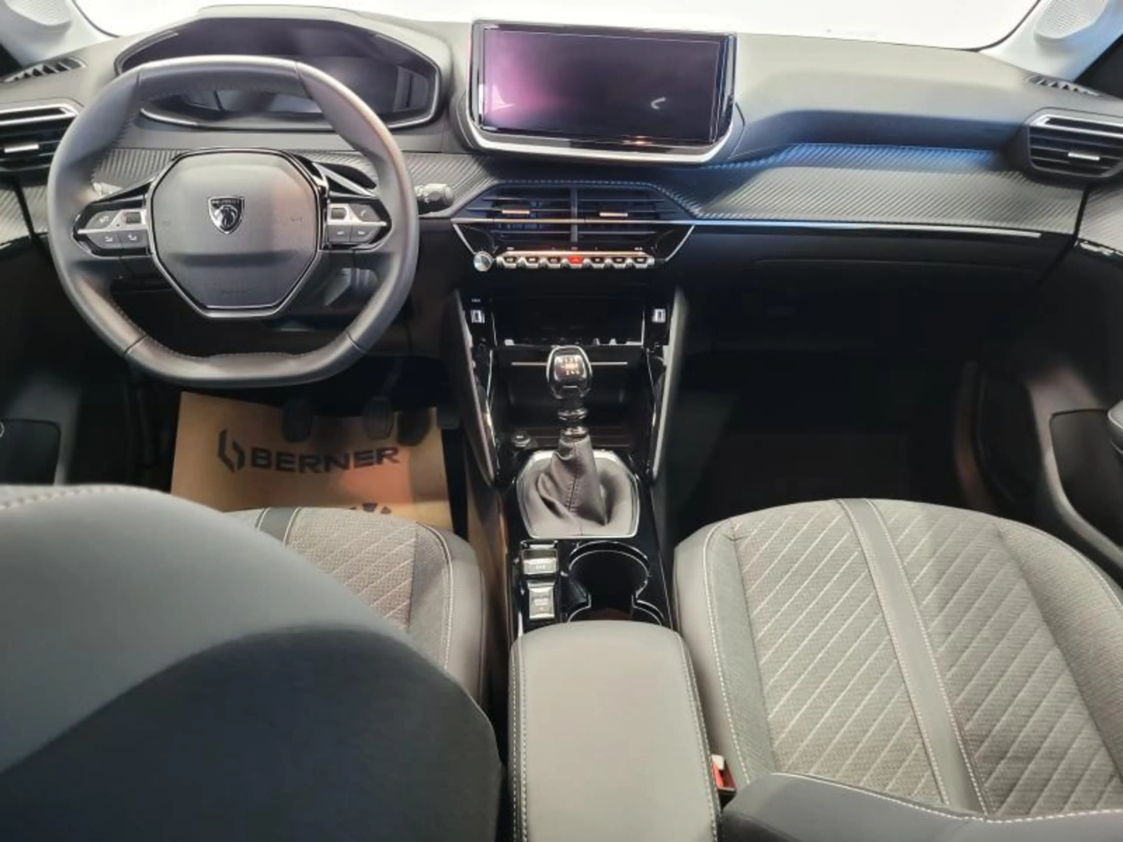 Peugeot 208 12 Turbo Allure — photo 15