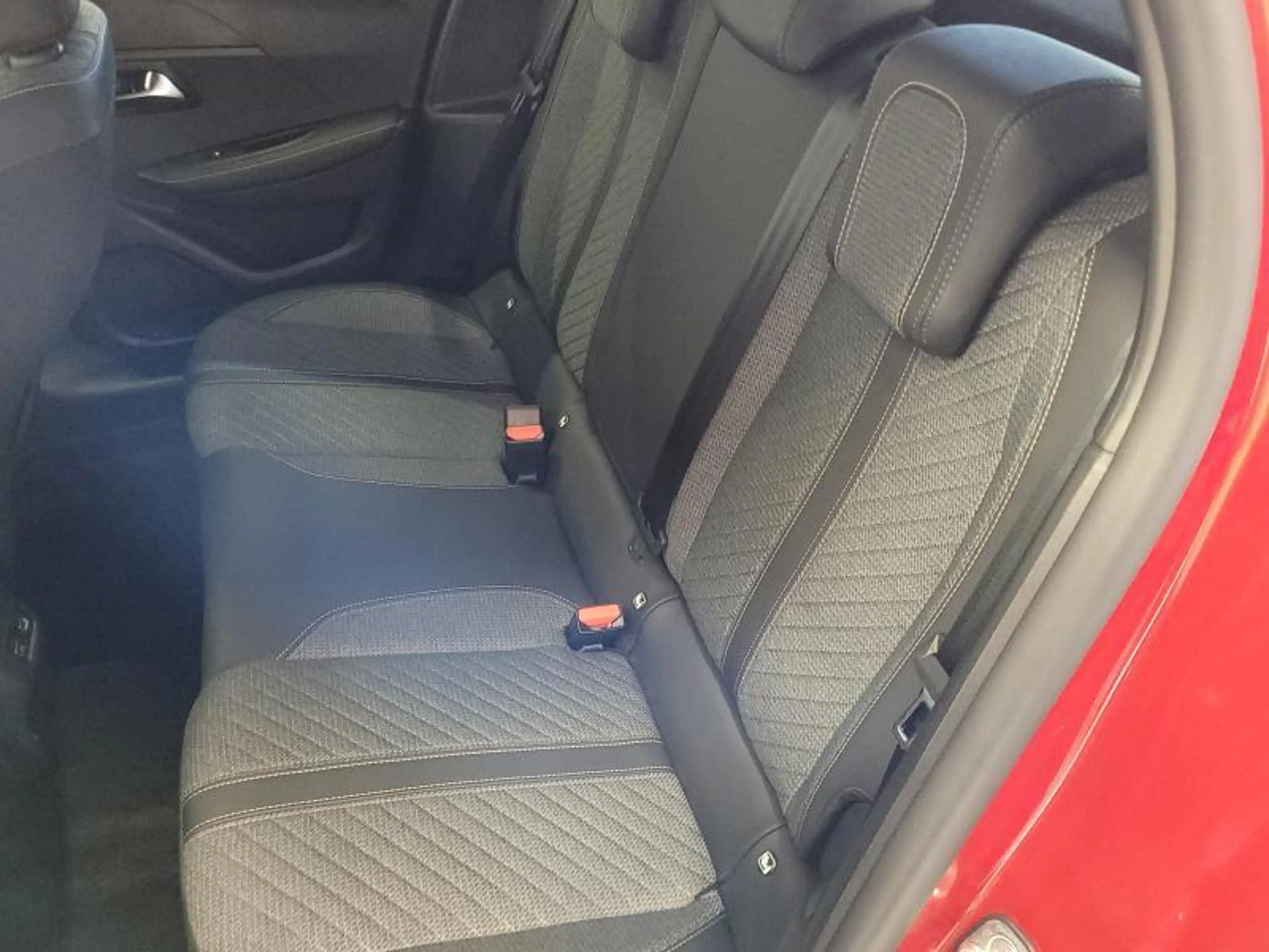 Peugeot 208 12 Turbo Allure — photo 14