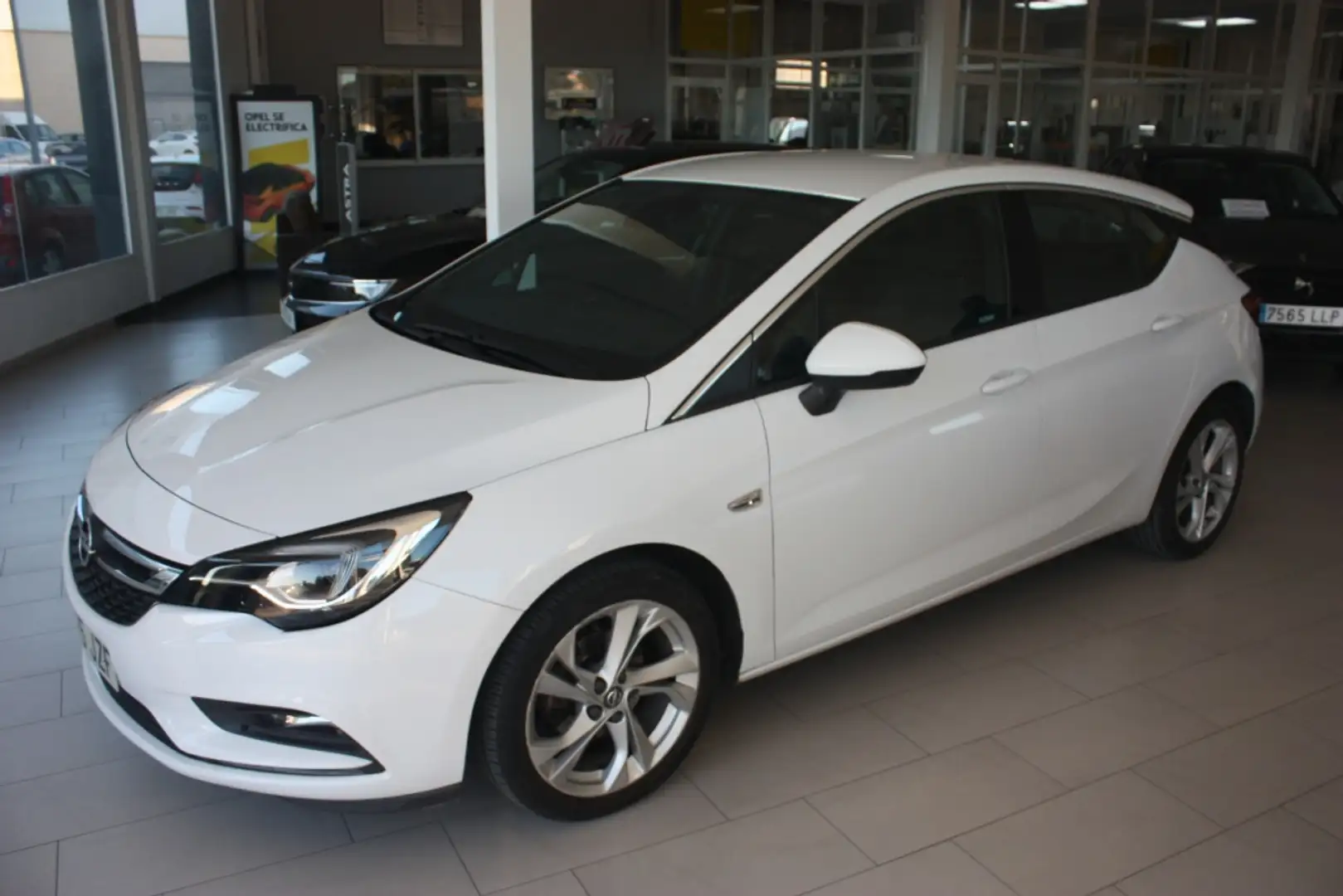Opel Astra 1.6CDTi S/S Dynamic 110 Weiß - 1