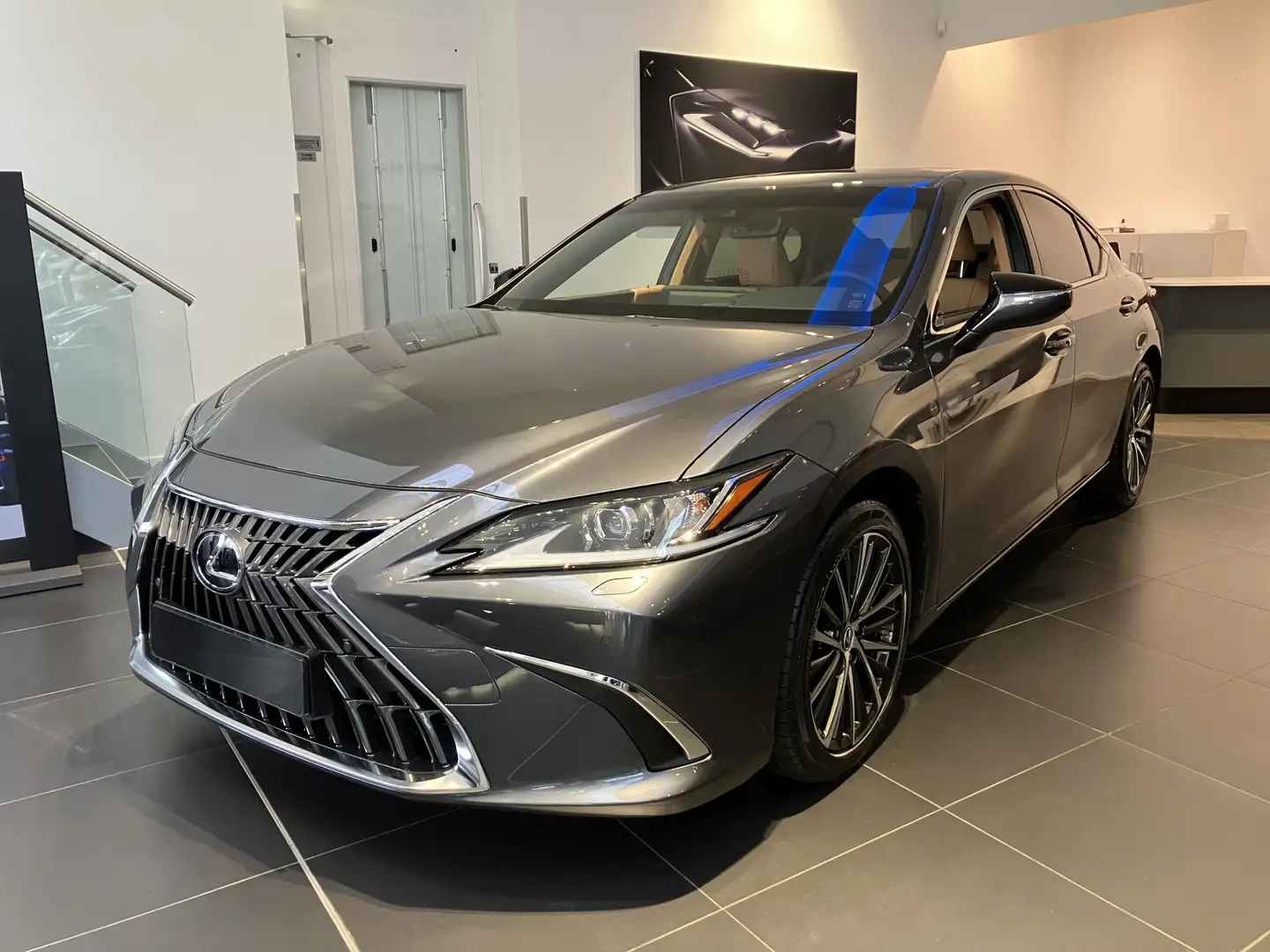 Lexus ES 300 300h 35th Edition | UIT VOORRAAD LEVERBAAR IN DE K Grigio - 1