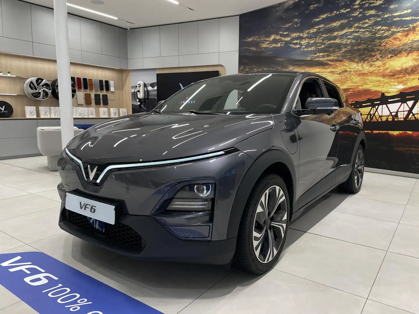 VinFast VF 6 Plus 59.6 kWh // 100% ELEKTRISCH// 7 JAAR GARANTIE Grey - 1
