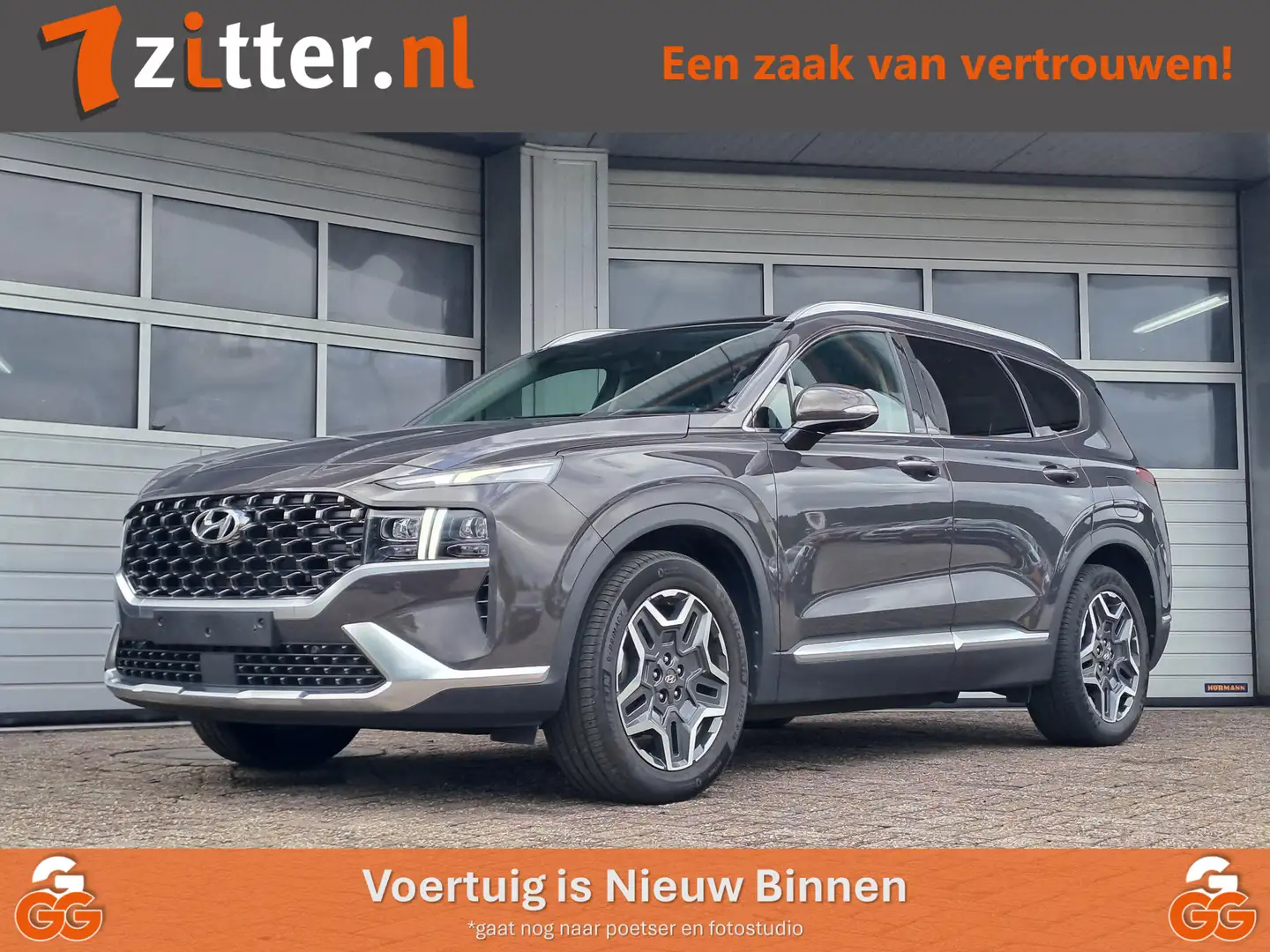 Hyundai SANTA FE 1.6 T-GDI HEV Premium Sky 7-Persoons, Panoramadak, Grijs - 1