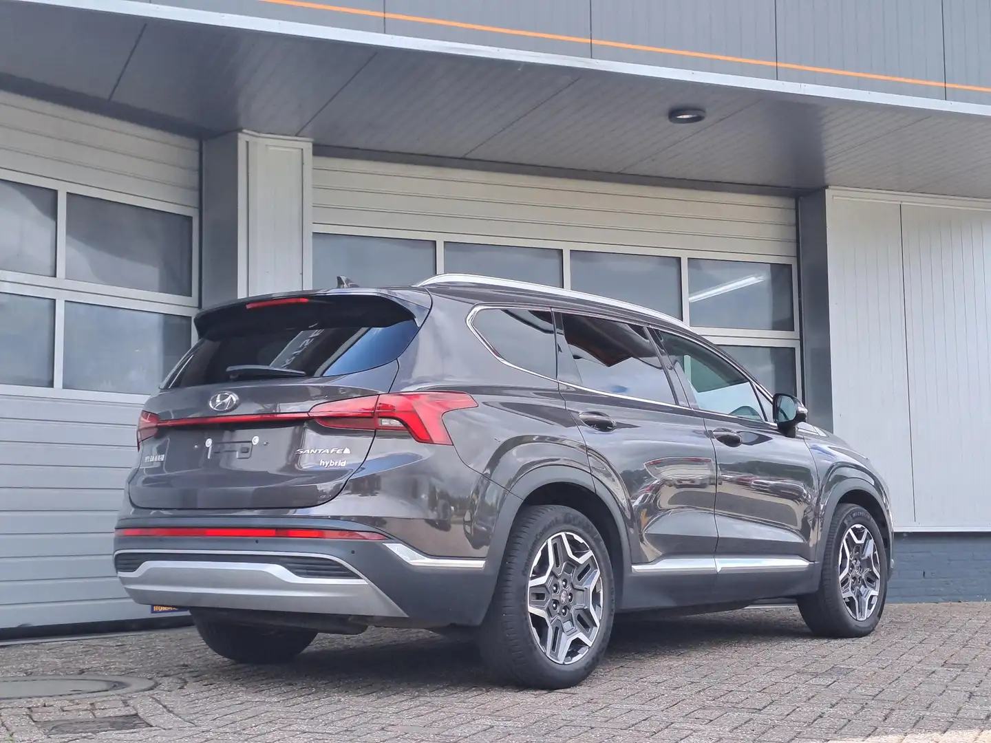 Hyundai SANTA FE 1.6 T-GDI HEV Premium Sky 7-Persoons, Panoramadak, Grijs - 2
