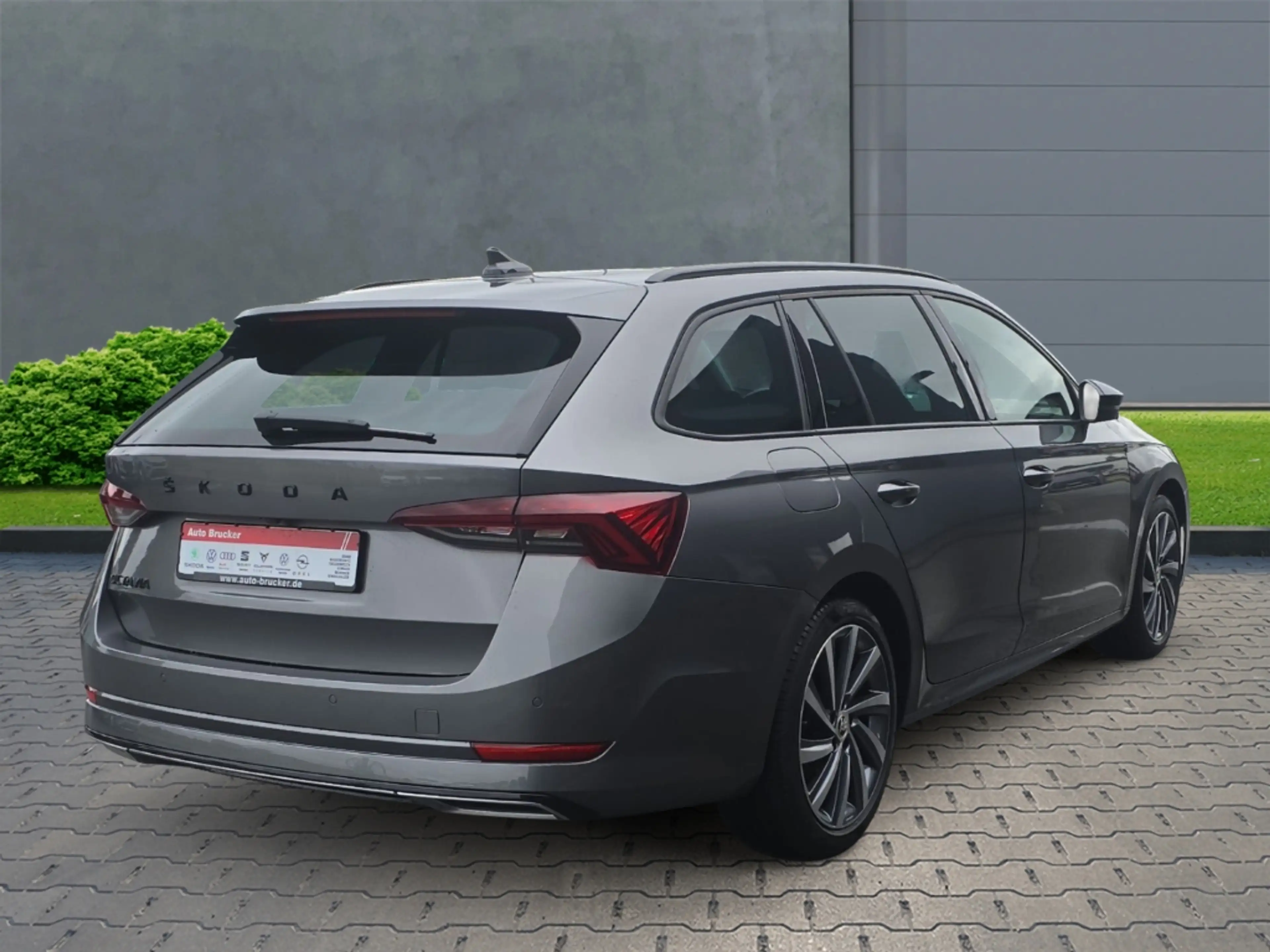 Skoda Octavia Combi Sportline 1.5 TSI 110 kW Panodach Navi Digit — photo 5
