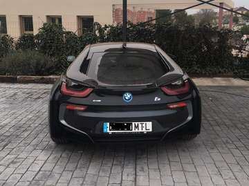 i8