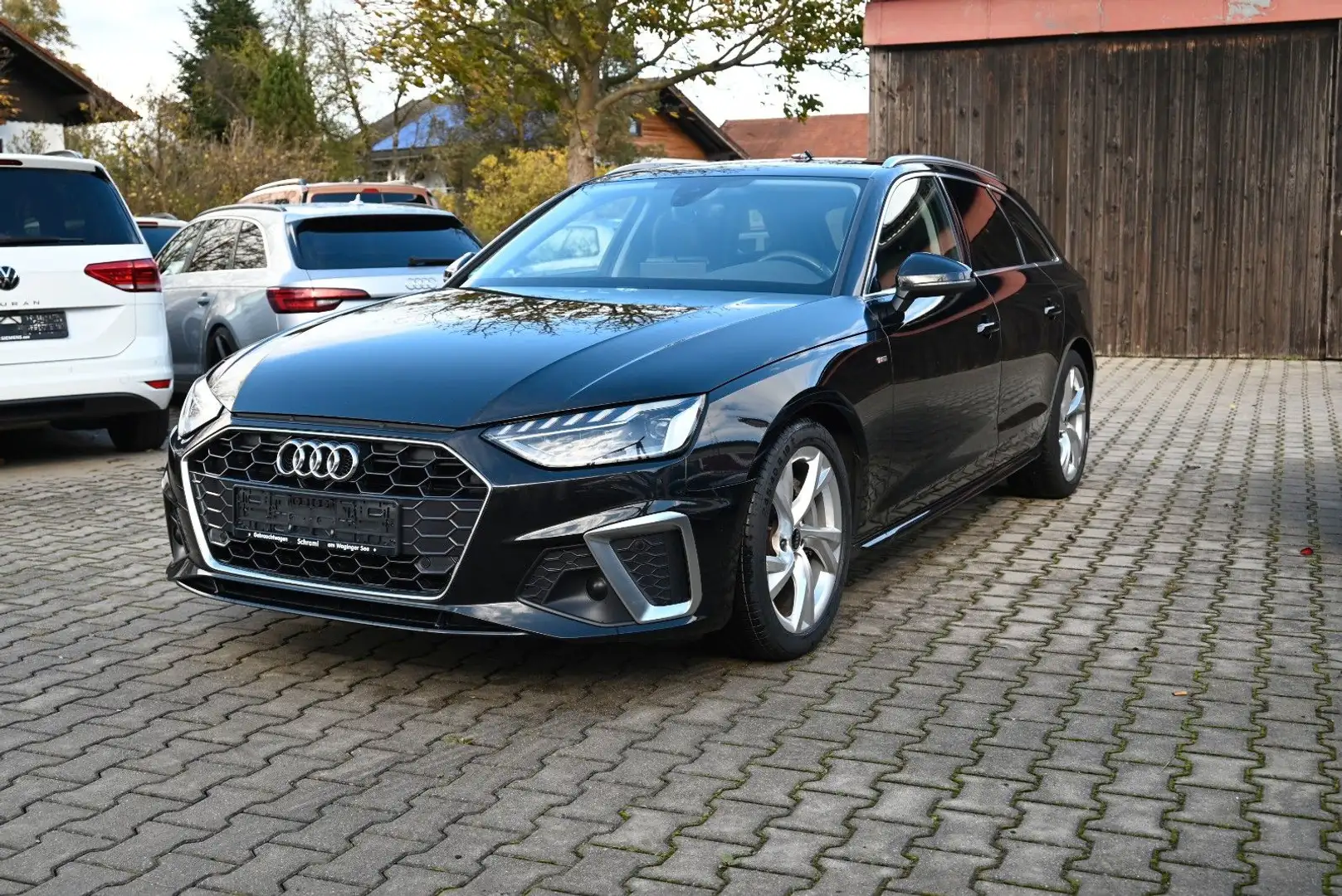 Audi A4 Avant 40 TDI S line/Matrix LED/Pano/AHK Zwart - 2