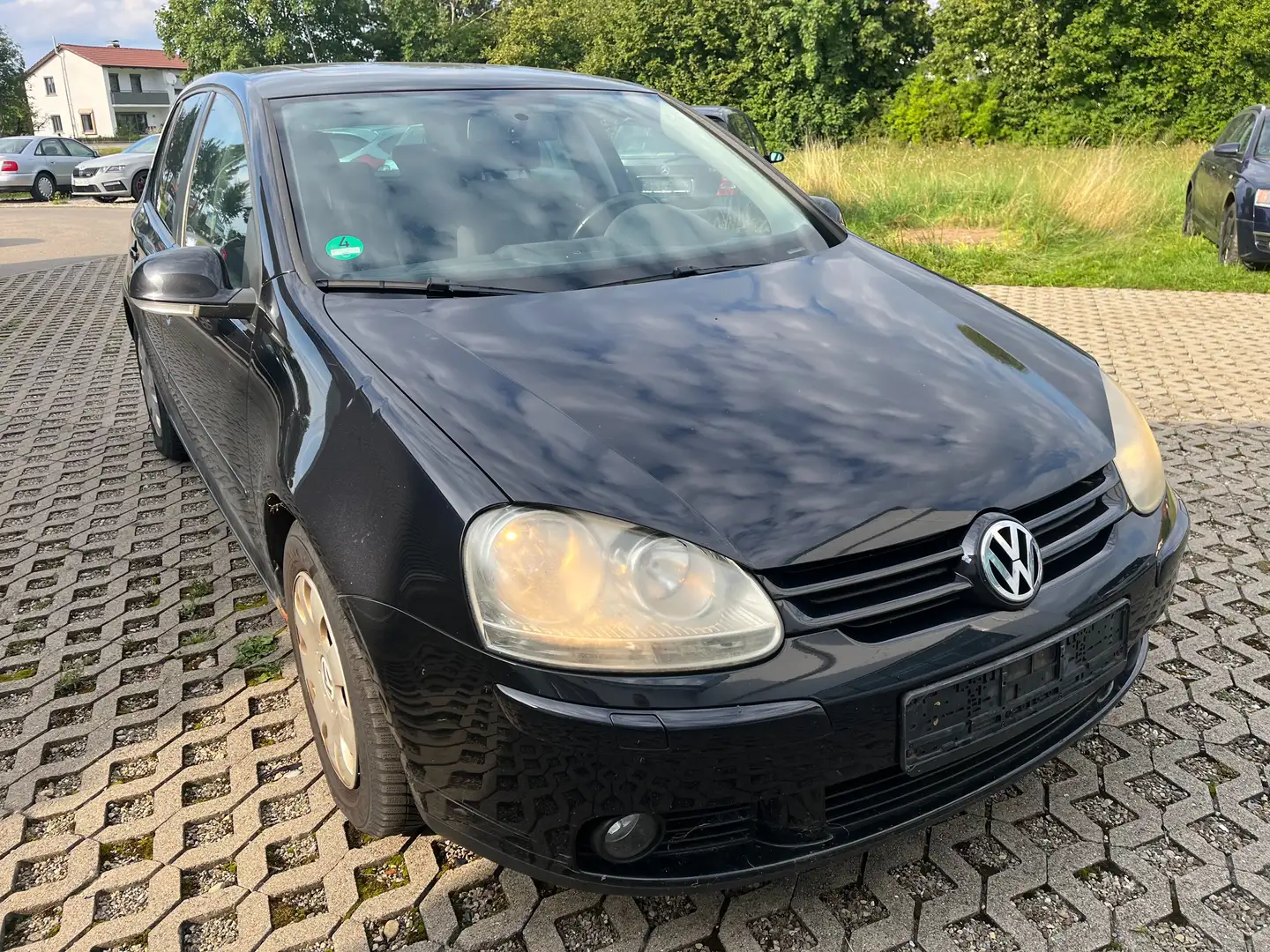 Volkswagen Golf Golf V  5-Türer 1.6 FSI Tour Klima PDC AHK Schwarz - 1