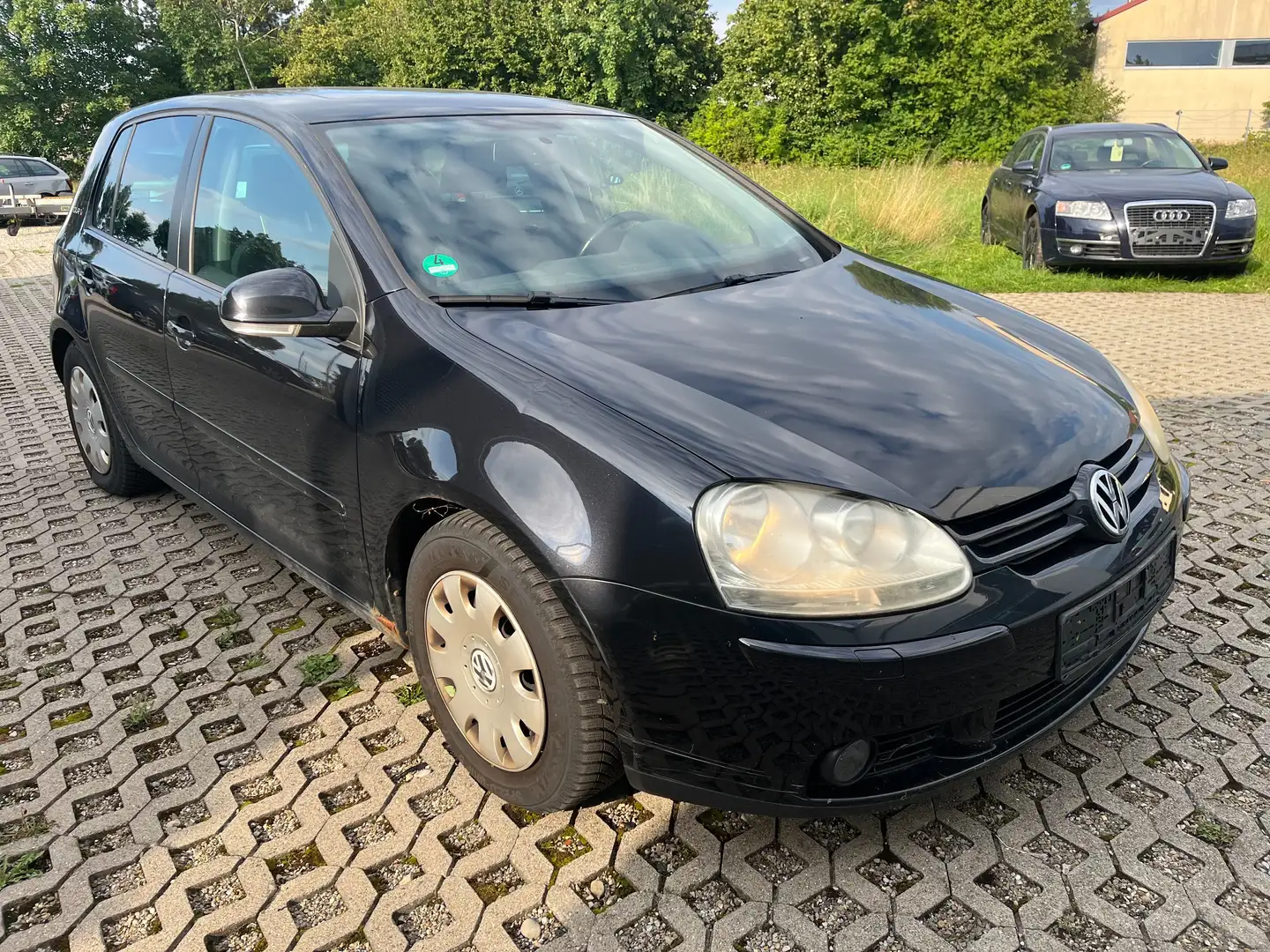 Volkswagen Golf Golf V  5-Türer 1.6 FSI Tour Klima PDC AHK Schwarz - 2