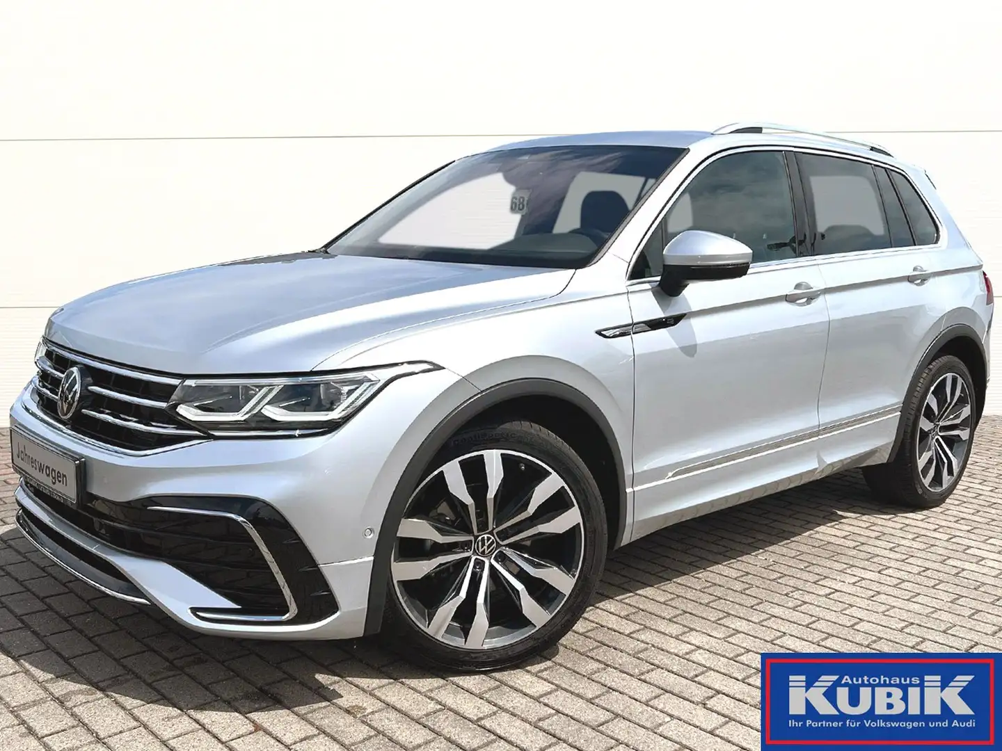Volkswagen Tiguan R-Line 2.0 TDI DSG+IQ.Light+20"+DCC+Discover Pro+ Plateado - 2