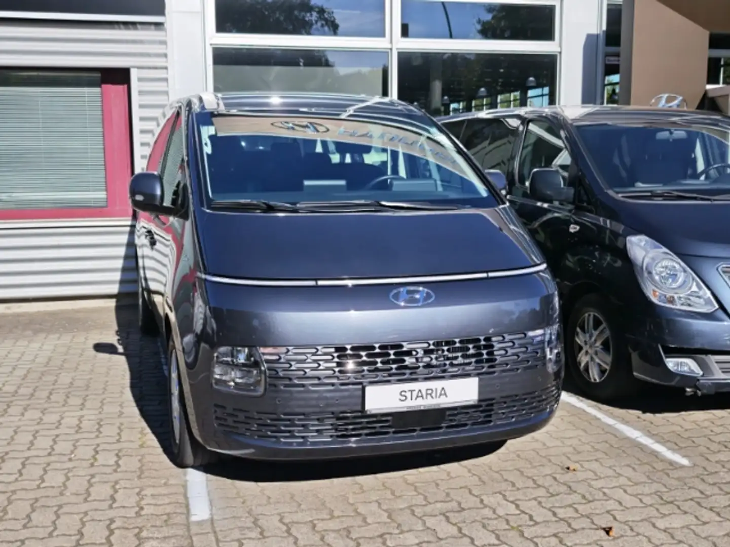 Hyundai STARIA Navi Digitales Cockpit Bose 360 Kamera LED ACC El. Grau - 2